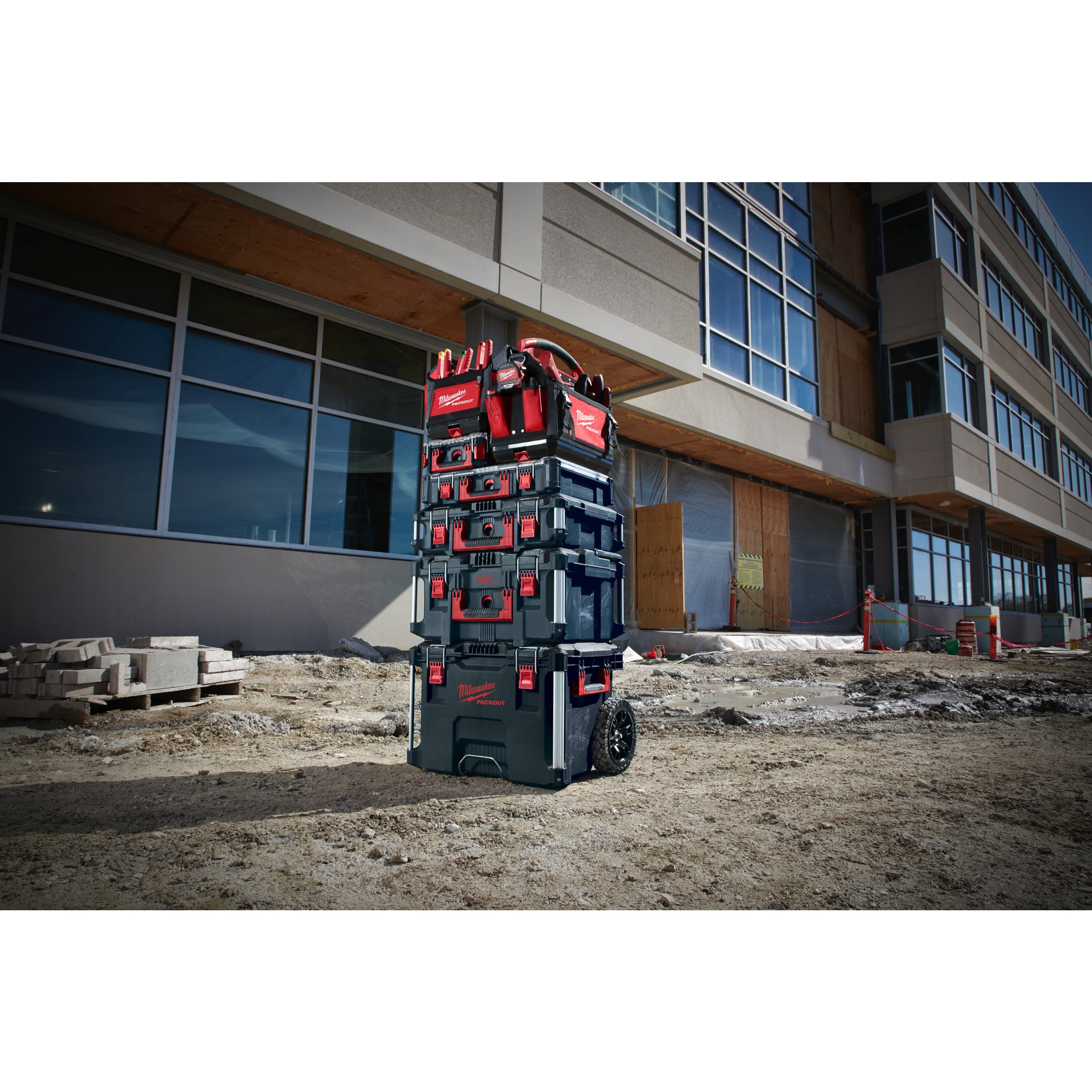 136508_Milwaukee_PACKOUT_Box_Trolley_650_x_561x_472_p11