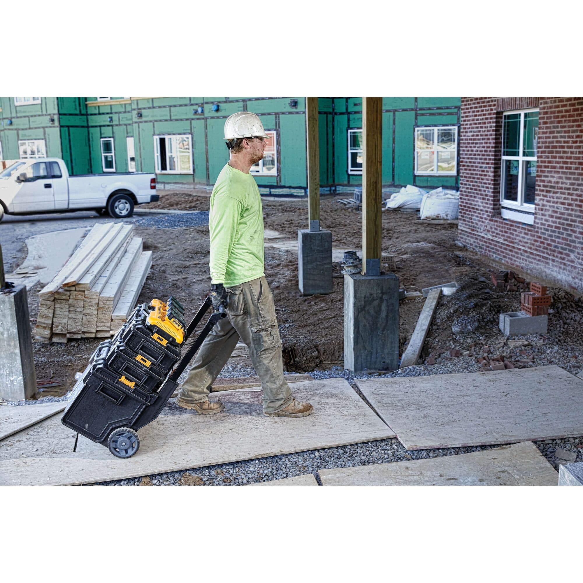 137590_Dewalt_12_18_54V_acculader_8A_4_voudig_DCB104_QW_p6