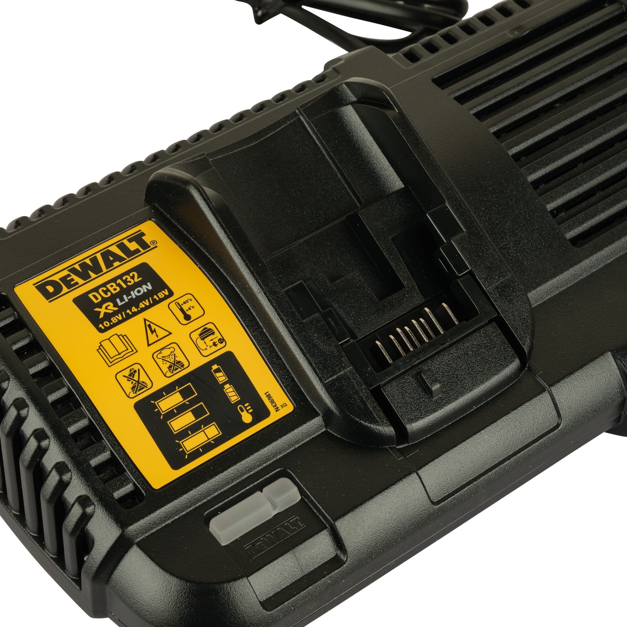 137598_Dewalt_12_18_54V_accuduolader_4A_DCB132_QW_p6