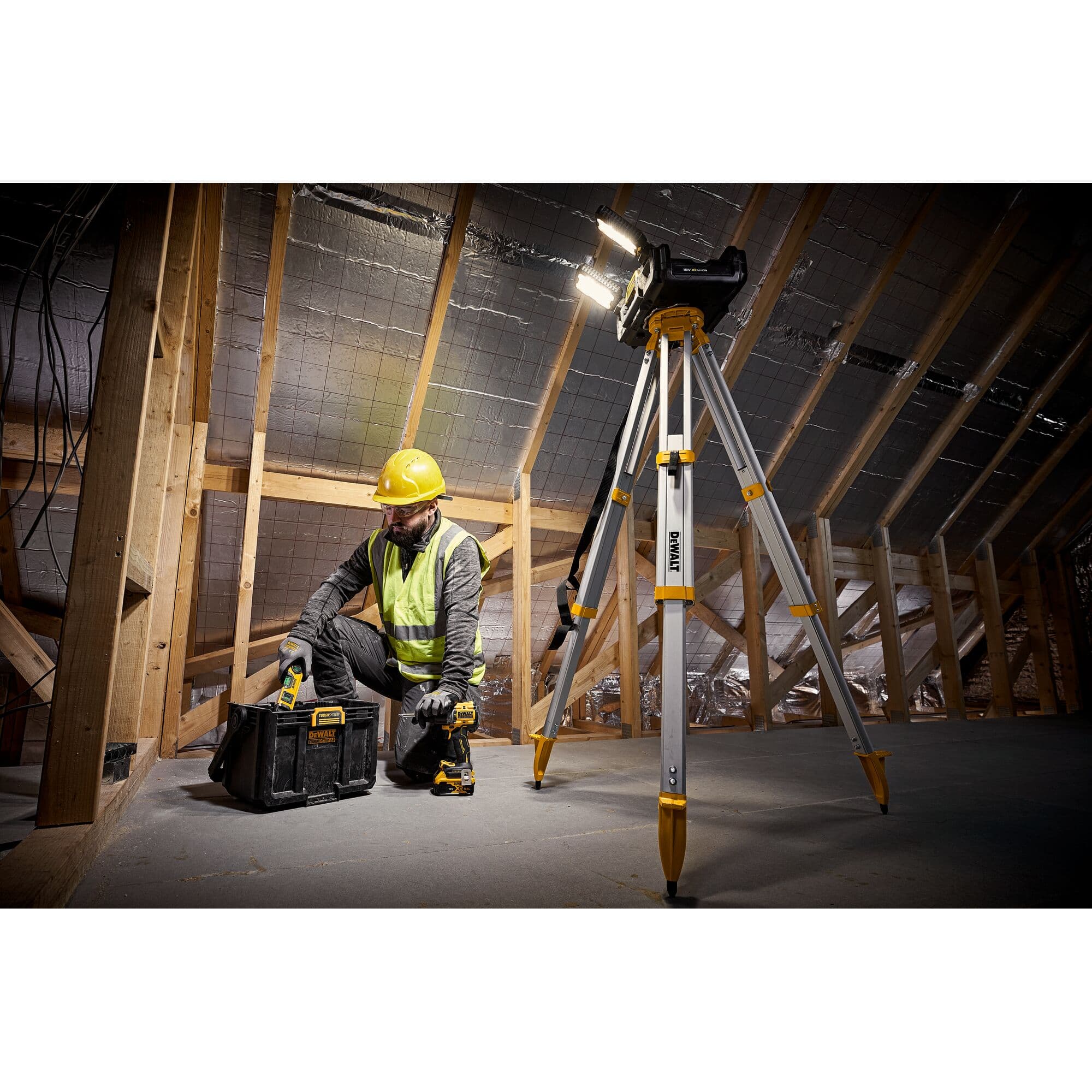 138093_DW_18V_Toughsystem_lamp_koffer_naakt_p12