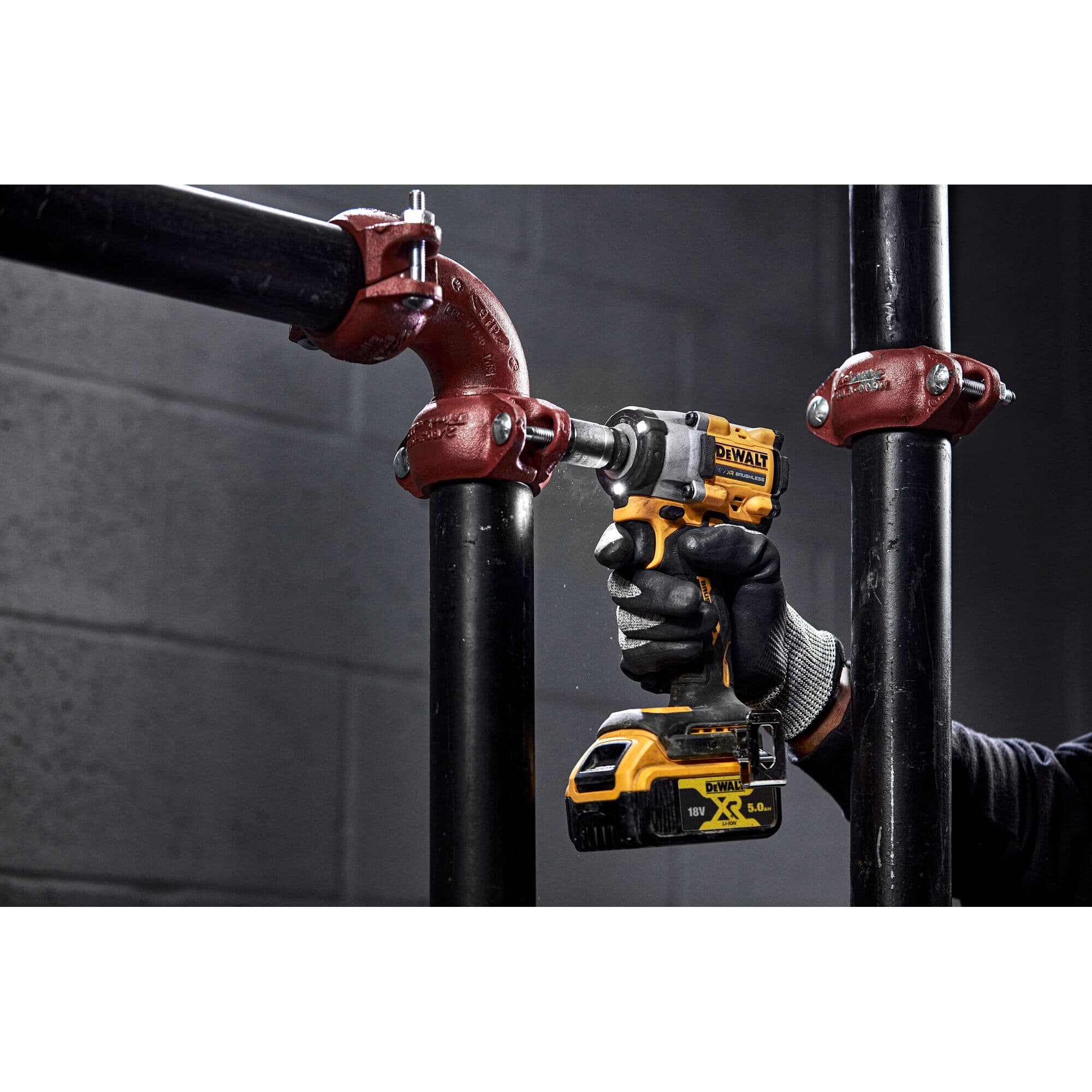 138176_Dewalt_18V_slagmoersleutel_1_2__406Nm_borgpen_DCF922NT_XJ_p7