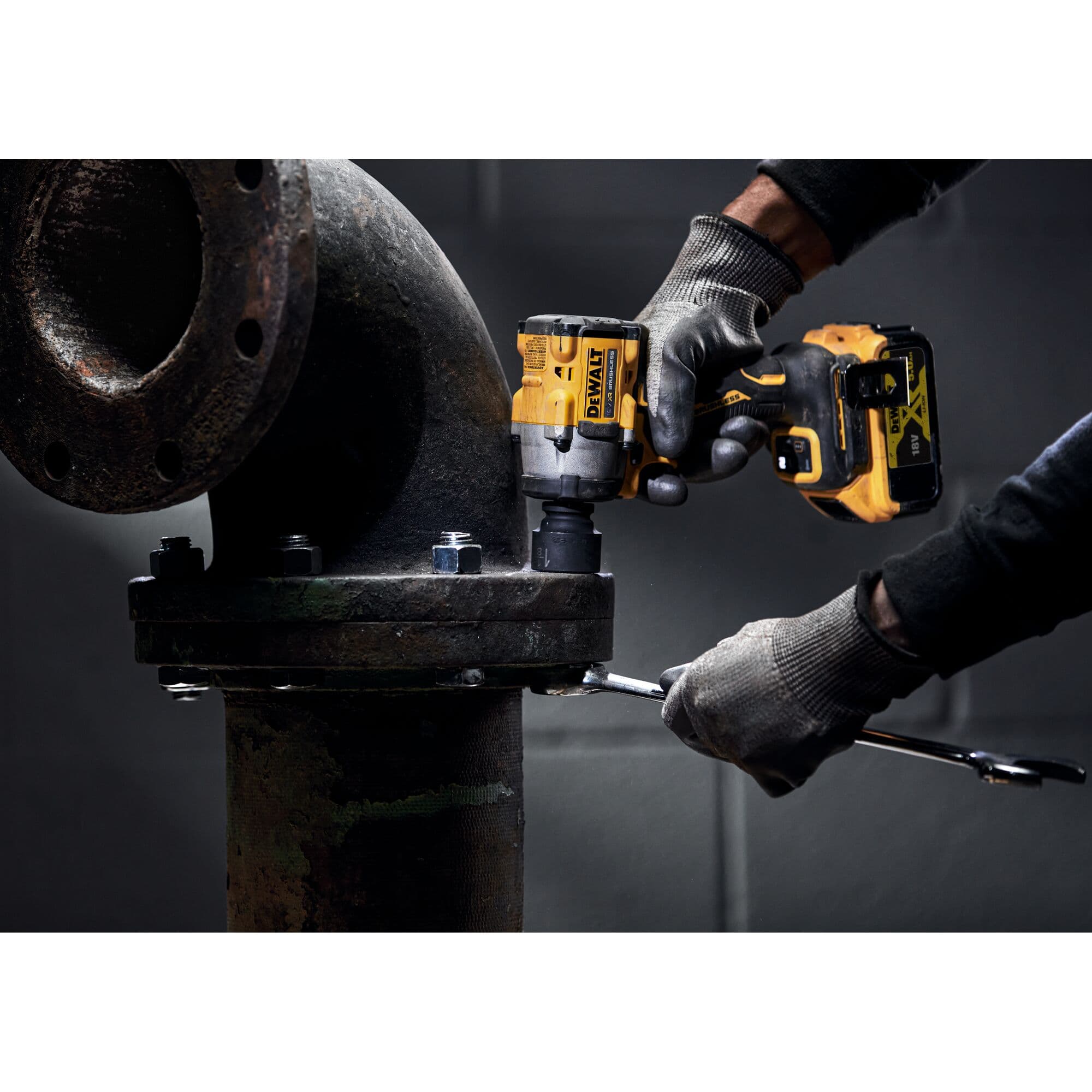 138176_Dewalt_18V_slagmoersleutel_1_2__406Nm_borgpen_DCF922NT_XJ_p8