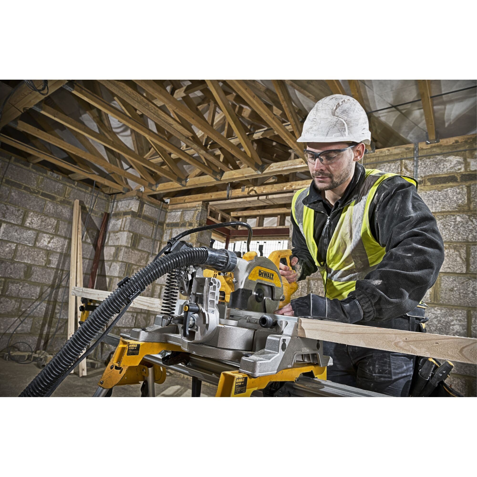 138342_Dewalt_afkort_verstekzaag_216mm_1800W_XPS_DWS777_QS_p5