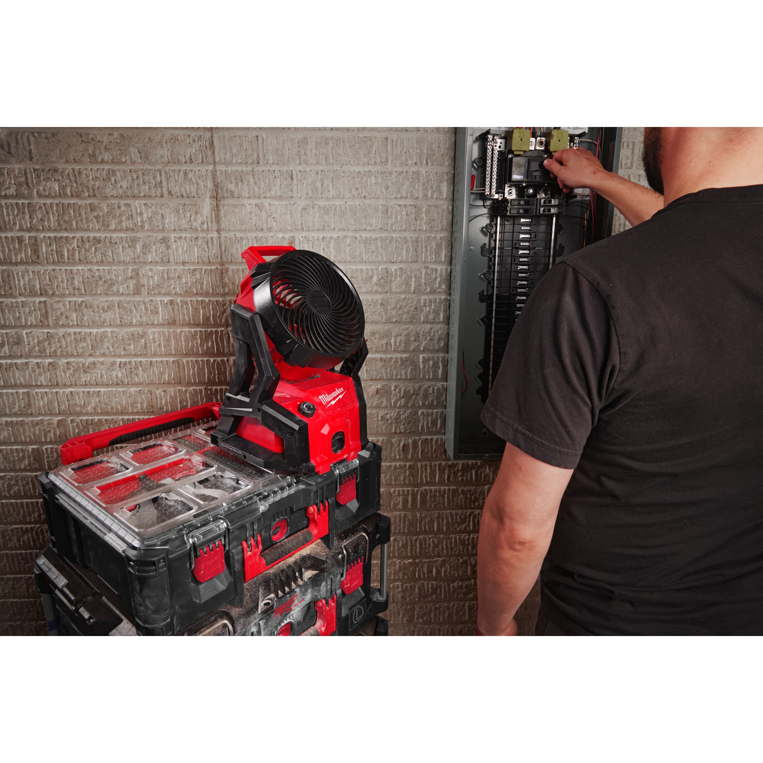 147593_Milwaukee_18V_ventilator_175mm_PACKOUT_M18_AFG2_0_p6