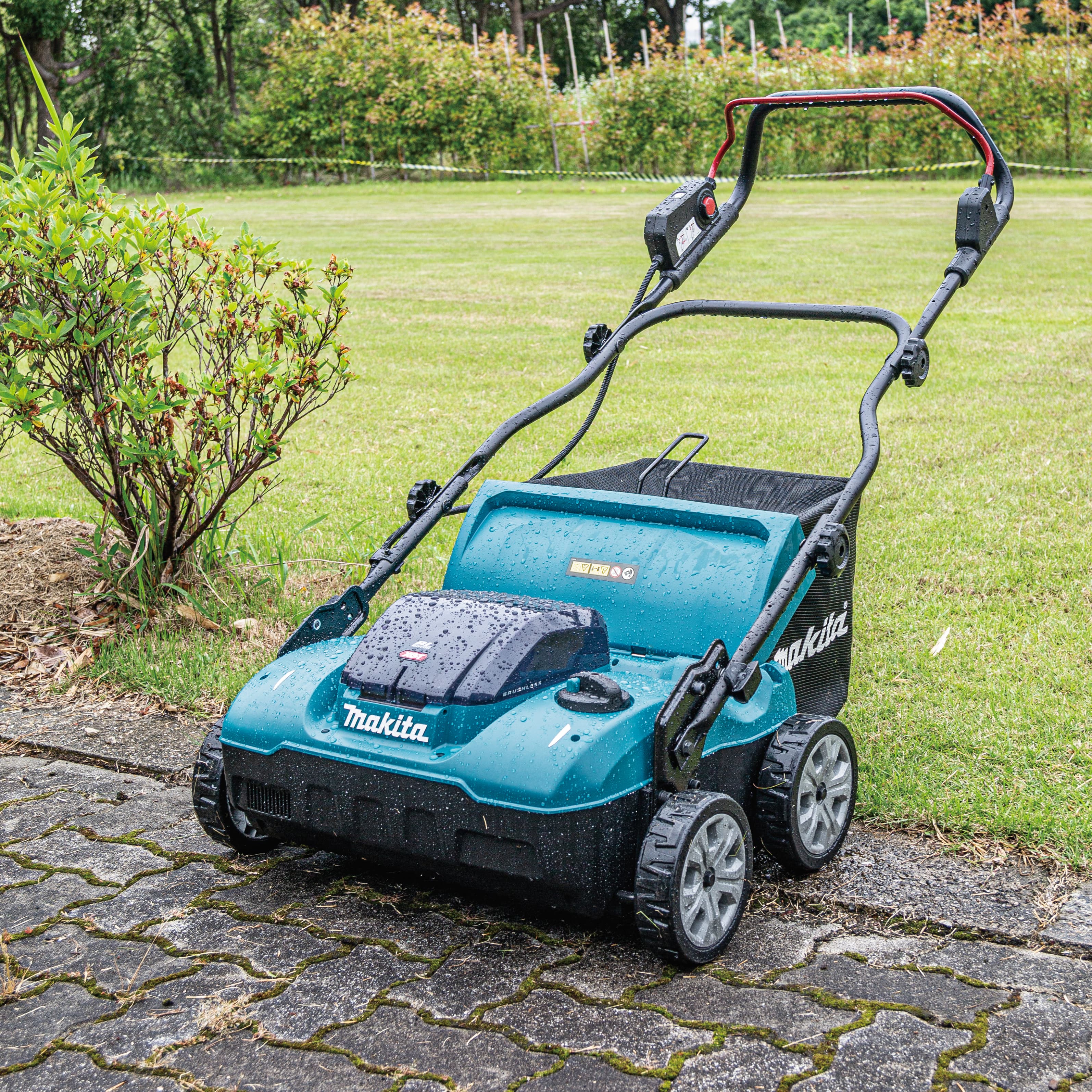 148233_Makita_verticuteermachine_UV001GZ_40V_38cm_p9