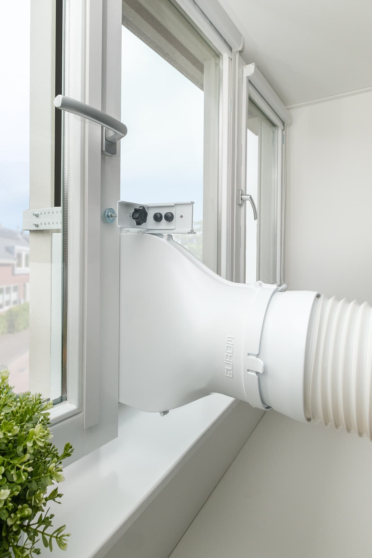 150897_EuromWindow_Way_out_p7