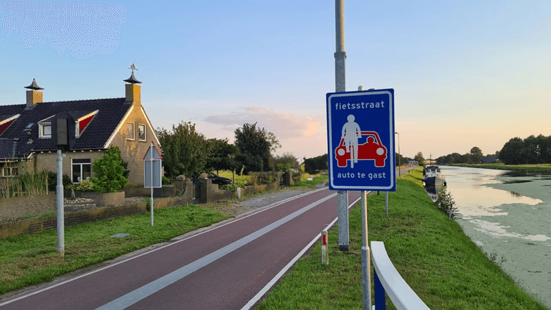 601513_Verkeersbord_RVV_L51___Fietsstraat_Auto_te_Gast_p3