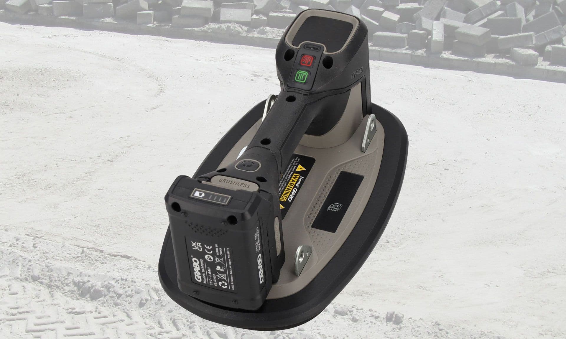 Nemo Grabo Pro brushless op een achtergrond van bestratingsproject