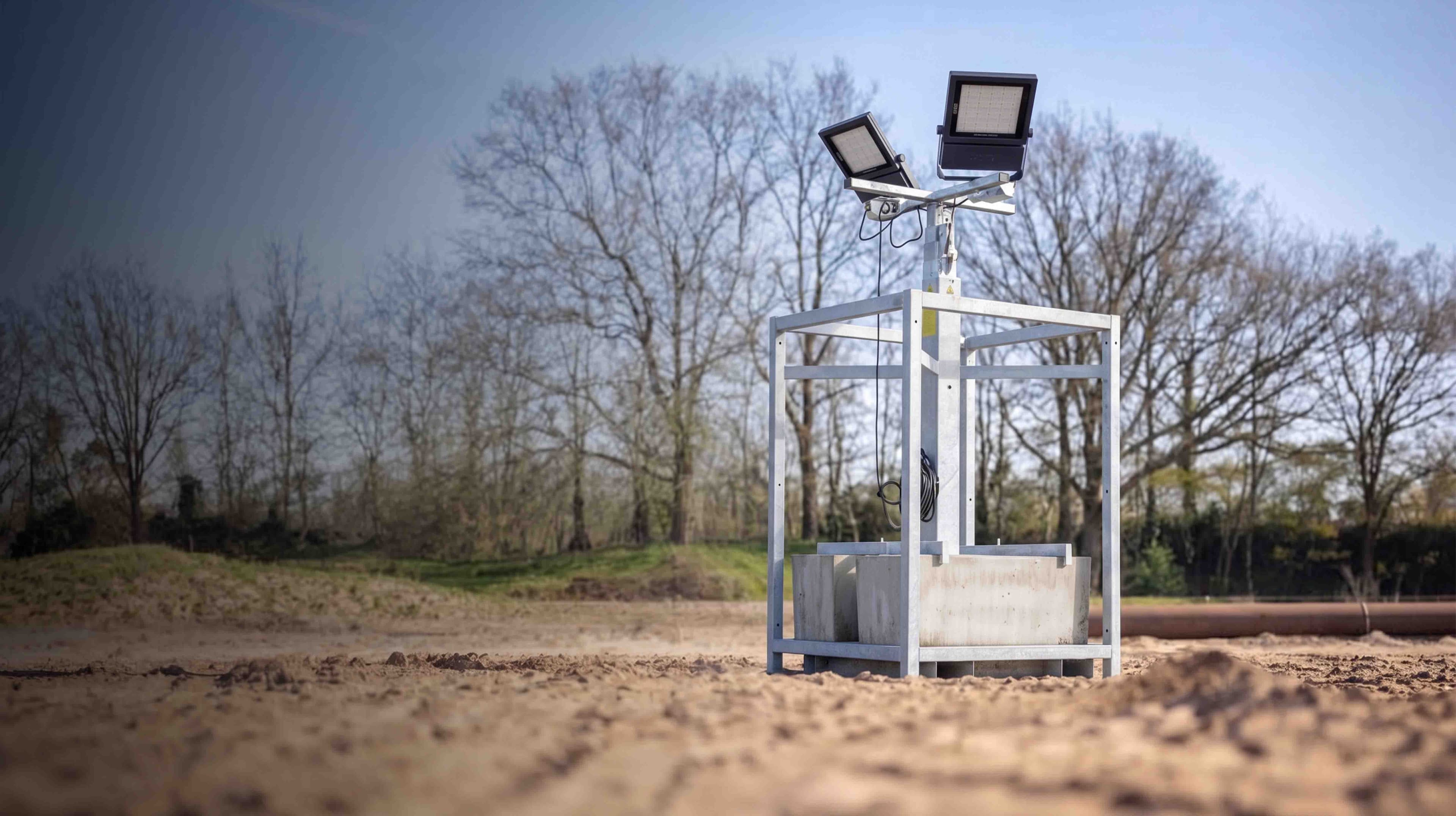 Mobiele lichtmast op de bouwplaats