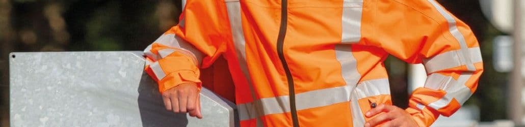 Man in RWS kleding signaalkleding