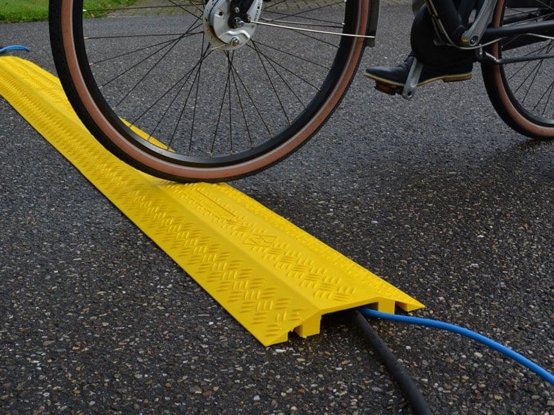 Kabelgoot bestijgen met je fiets