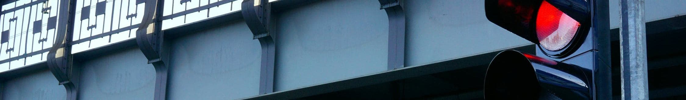 Een rood verkeerslicht of stoplicht