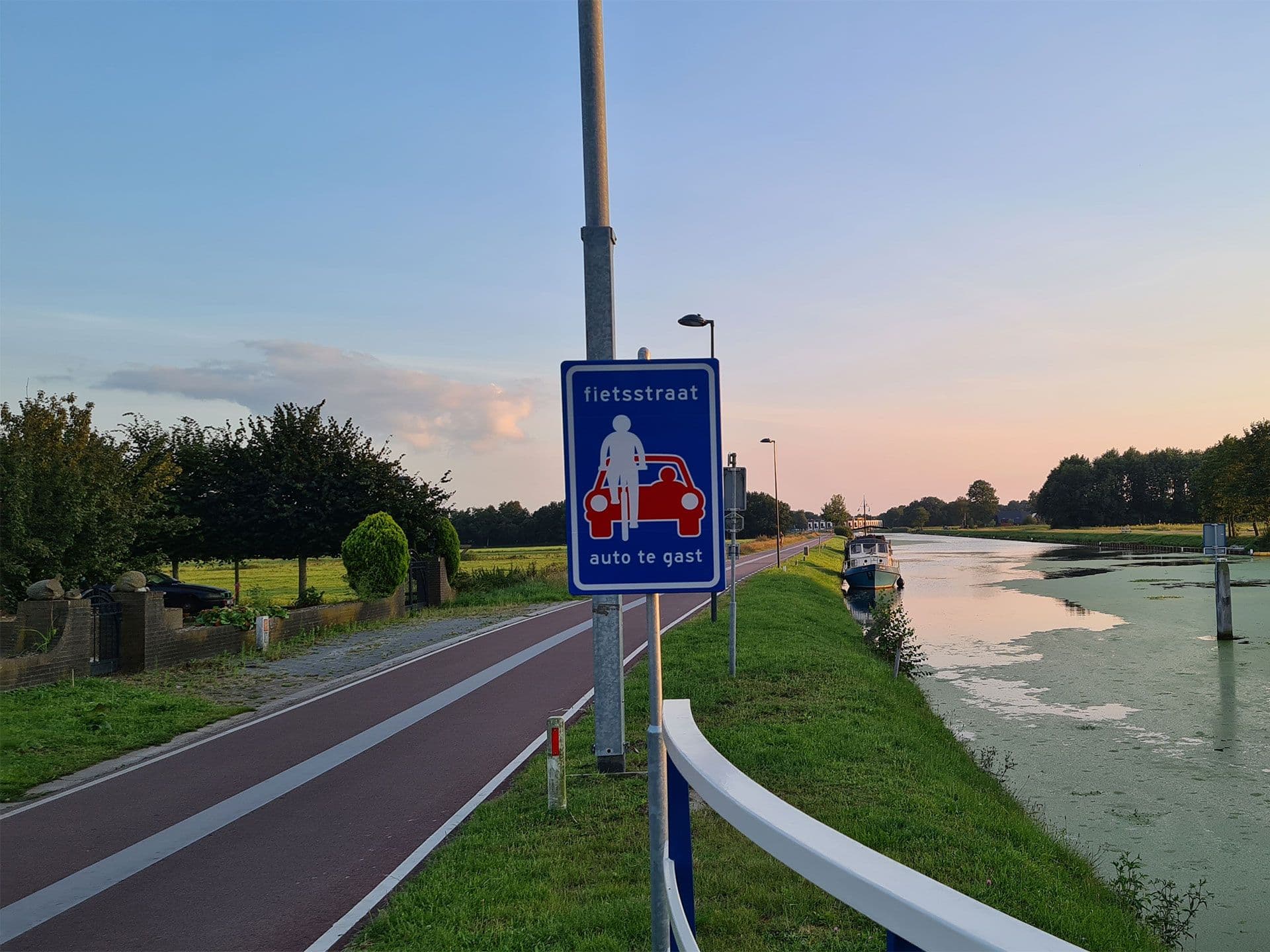 Fietsstraat in Assen inclusief verkeersbord