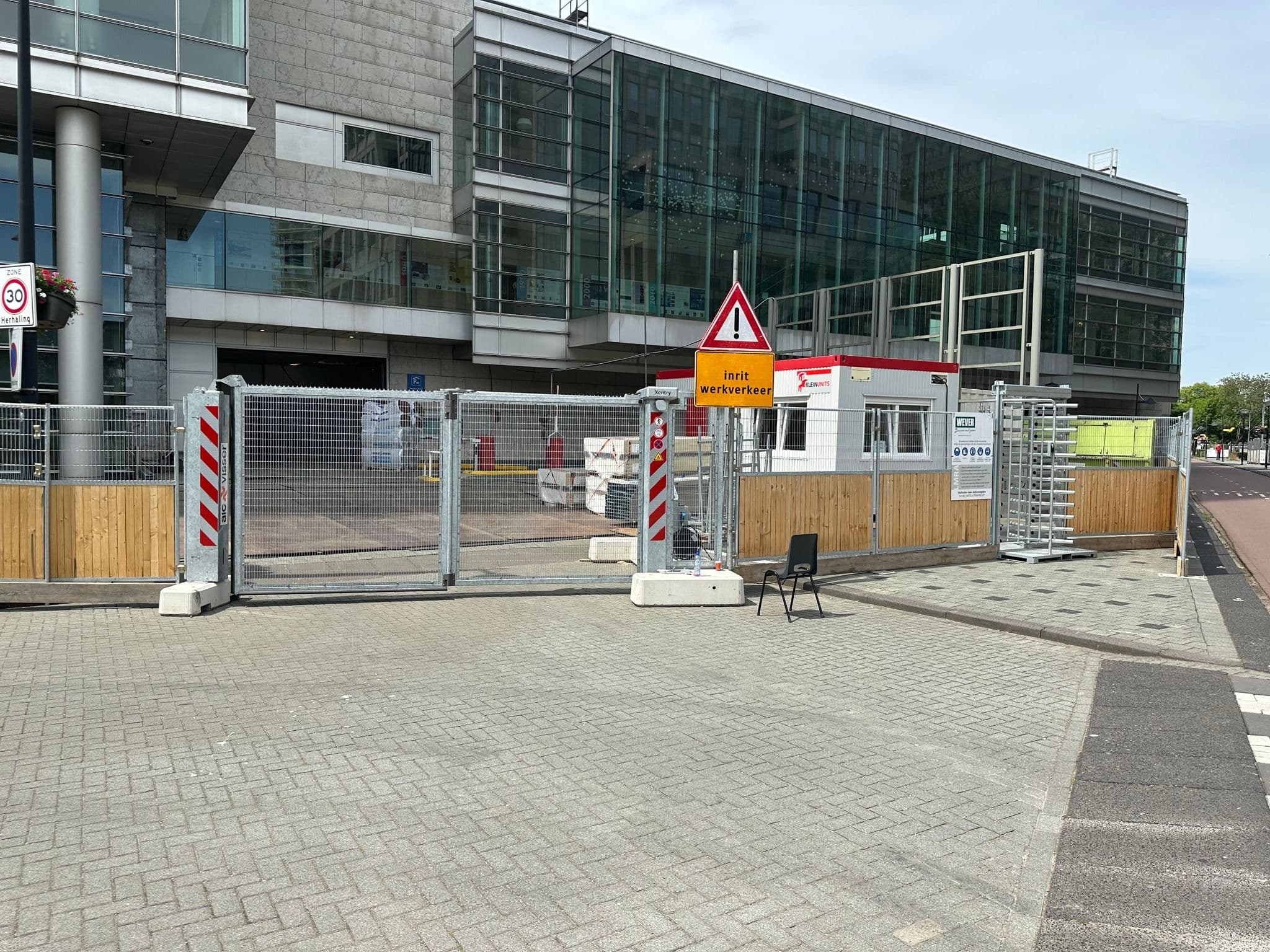 Vooraanzicht bouwplaats