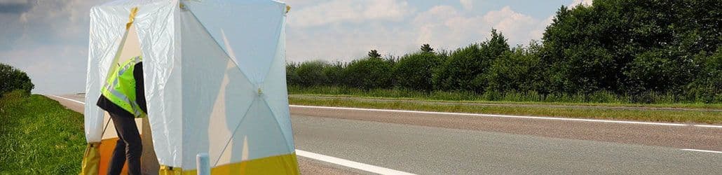 Kubustent Karsten naast de snelweg
