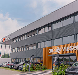Voorkant en ingang van het nieuwe AIC Visser pand in Assen.